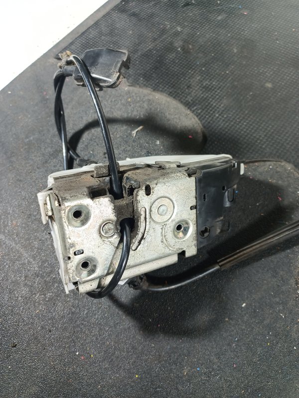 Fecho Porta RENAULT TWINGO II FRENTE DIREITA 8200767632
