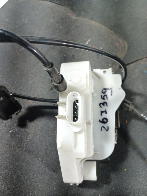 Fecho Porta RENAULT TWINGO II FRENTE DIREITA 8200767632