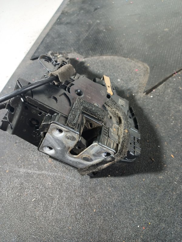 Fecho Porta RENAULT CLIO IV FRENTE DIREITA 805024563R