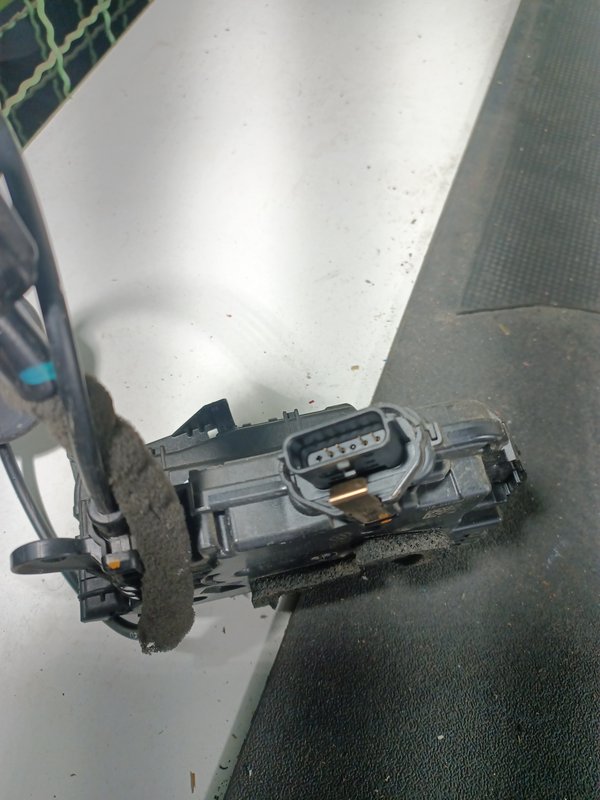 Fecho Porta RENAULT CLIO IV FRENTE DIREITA 805024563R