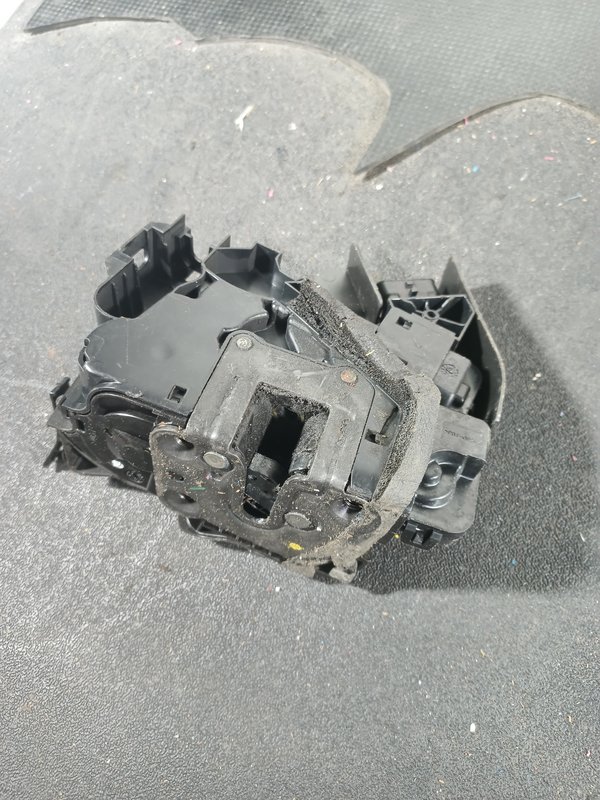 Fecho Porta RENAULT SCENIC IV FRENTE DIREITA 805026404R