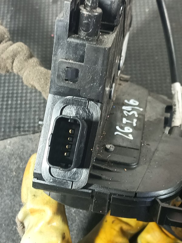 Fecho Porta RENAULT CLIO IV TRAZ ESQUERDA 825015591R