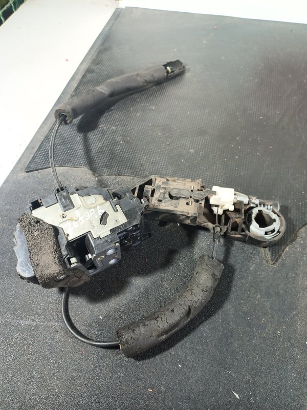 Fecho Porta RENAULT LAGUNA III TRAZ ESQUERDA 825010003RC
