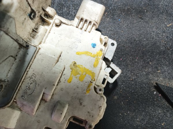 Fecho Porta AUDI A4 B7 TRAZ ESQUERDA 8E0839015AA