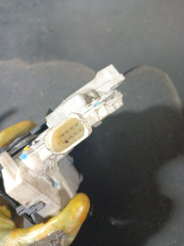 Fecho Porta AUDI A4 B7 TRAZ ESQUERDA 8E0839015AA