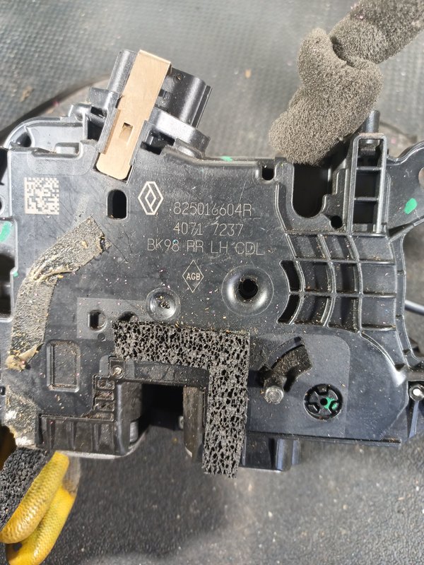 Fecho Porta RENAULT CLIO IV TRAZ ESQUERDA 825016604R