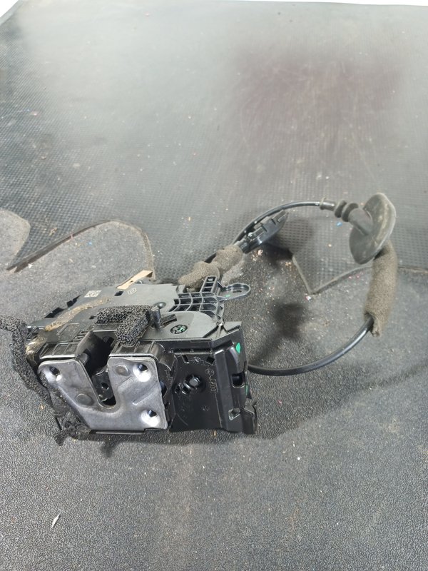 Fecho Porta RENAULT CLIO IV TRAZ ESQUERDA 825016604R