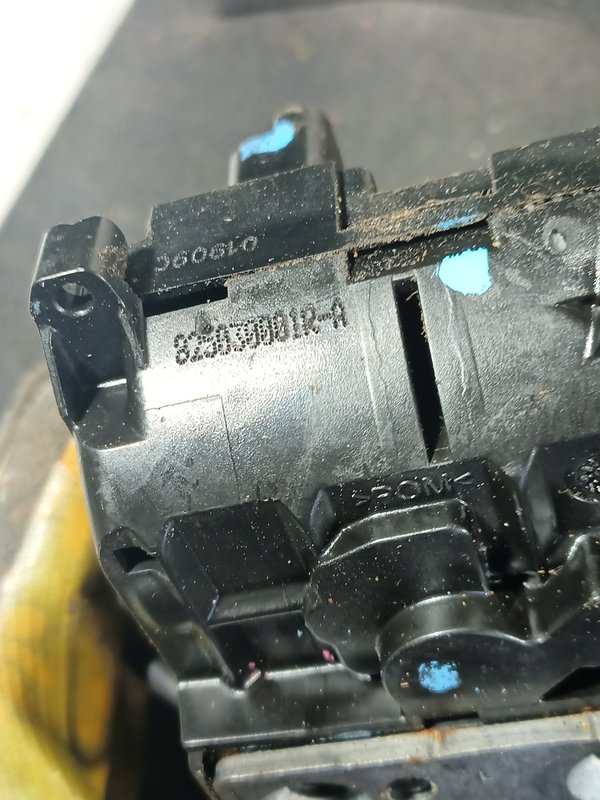 Fecho Porta RENAULT MEGANE III TRAZ ESQUERDA 825030001RA