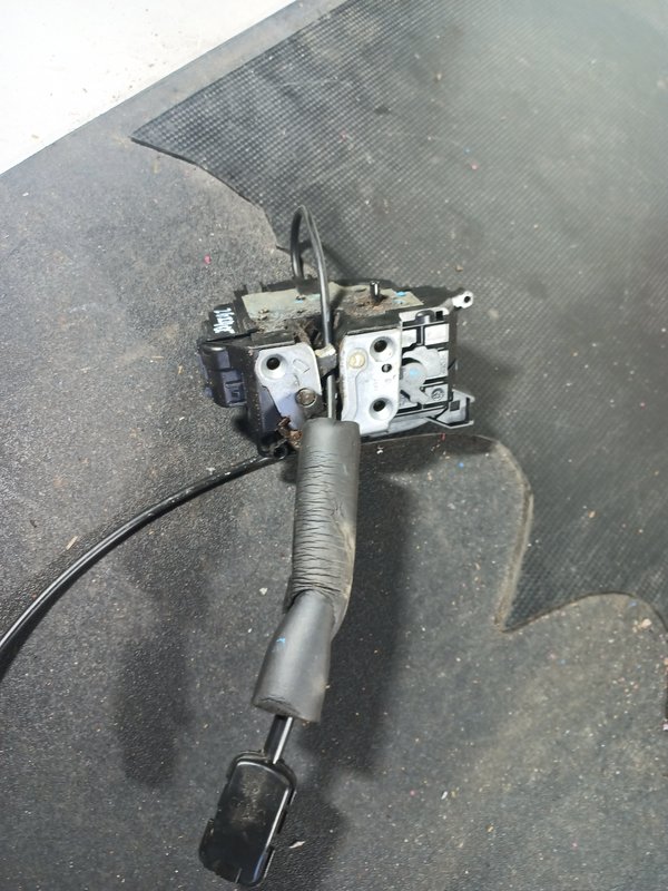 Fecho Porta RENAULT MEGANE III TRAZ ESQUERDA 825030001RA