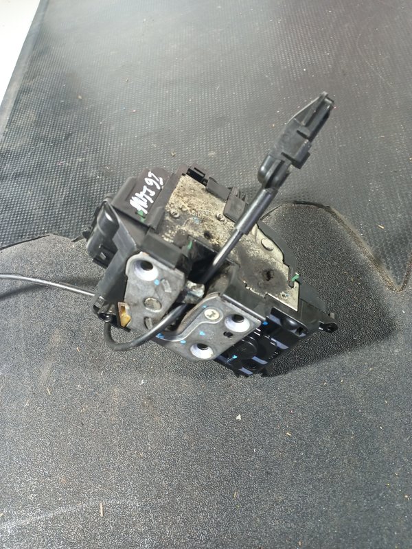 Fecho Porta RENAULT MEGANE III TRAZ ESQUERDA 825030002RA