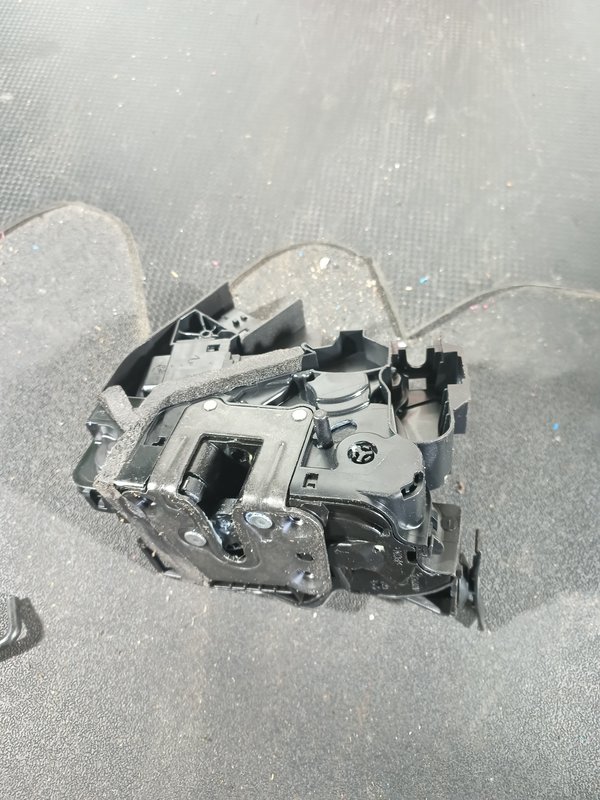 Fecho Porta RENAULT SCENIC IV FRENTE ESQUERDA 825034171R