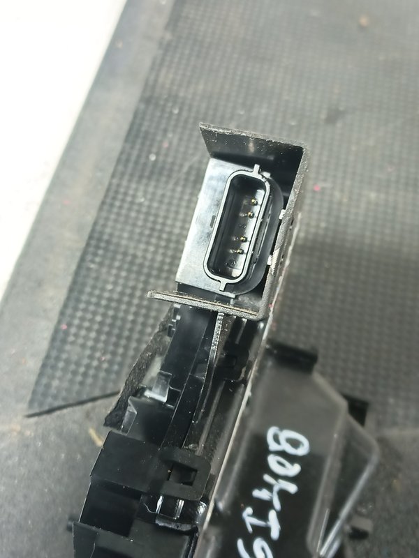 Fecho Porta RENAULT SCENIC IV FRENTE ESQUERDA 825034171R