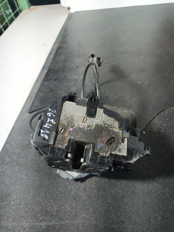Fecho Porta RENAULT CLIO III TRAZ ESQUERDA 299159F