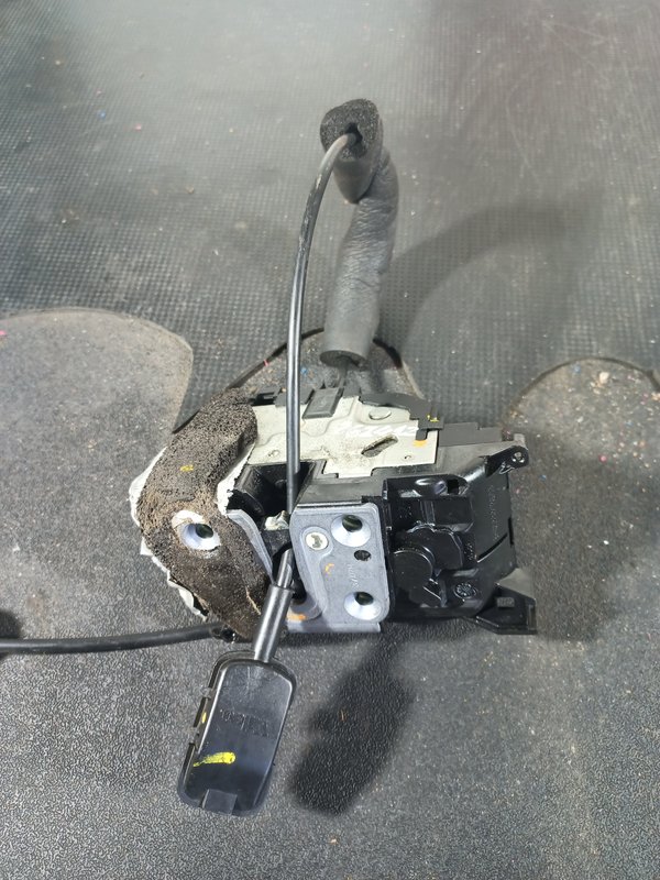 Fecho Porta RENAULT LAGUNA III TRAZ ESQUERDA 825010003RB