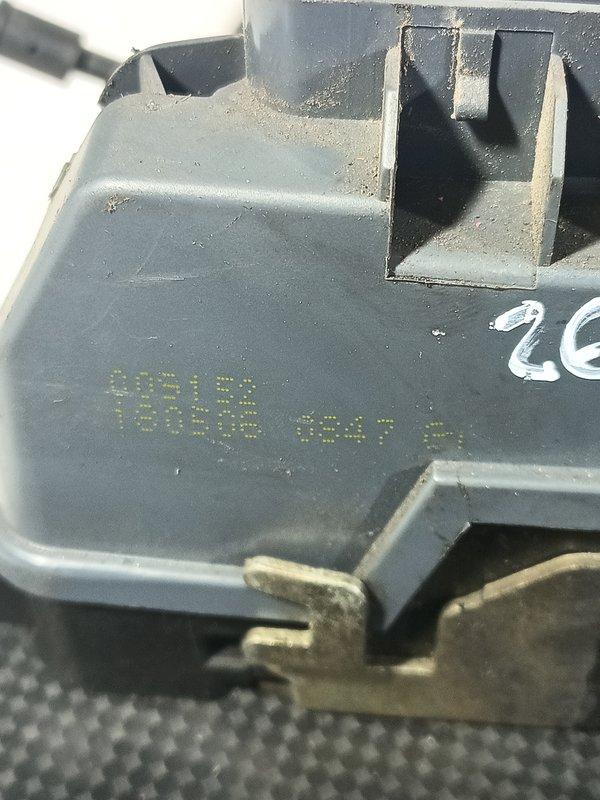 Fecho Porta RENAULT LAGUNA II TRAZ ESQUERDA 009152