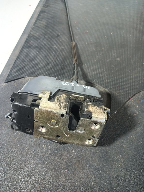 Fecho Porta RENAULT LAGUNA II TRAZ ESQUERDA 009152