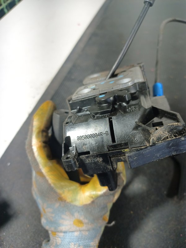 Fecho Porta RENAULT LAGUNA III FRENTE DIREITA 805000004RB