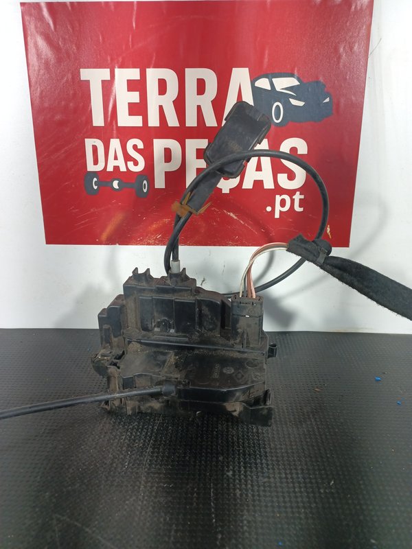 Fecho Porta RENAULT CLIO III TRAZ DIREITA 300129E
