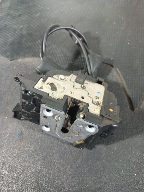 Fecho Porta RENAULT MEGANE III FRENTE DIREITA 825020002RA