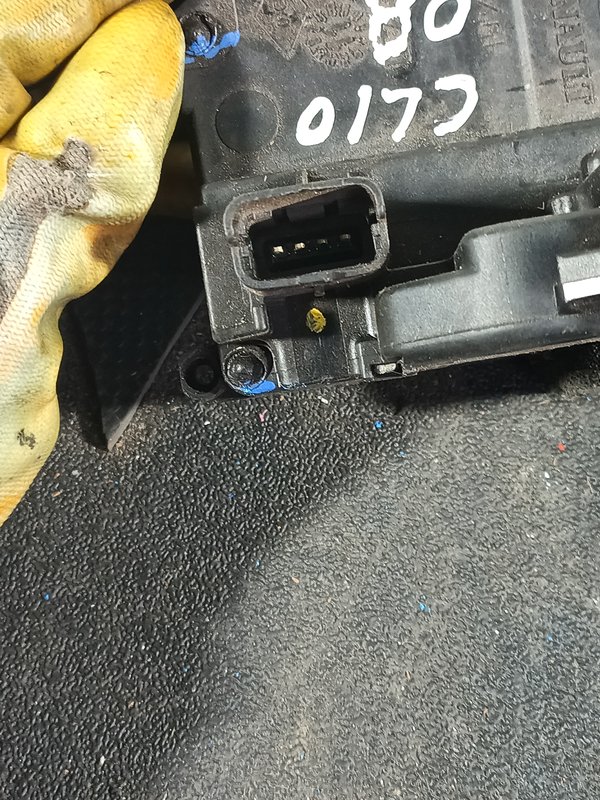 Fecho Porta RENAULT CLIO III FRENTE DIREITO 300127F