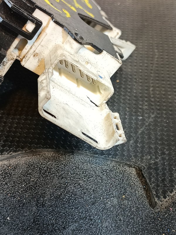 Fecho Porta CITROEN C4 I TRAZ ESQUERDO 9647172780F
