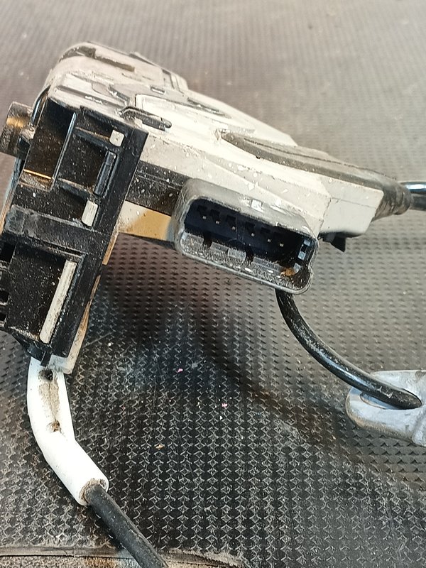 Fecho Porta PEUGEOT 208 TRAZ ESQUERDO 9688081080