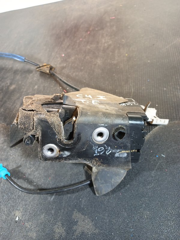 Fecho Porta CITROEN C4 I TRAZ ESQUERDO 9686733880