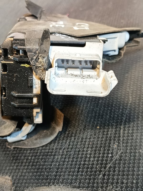 Fecho Porta CITROEN C4 I TRAZ ESQUERDO 9686733880