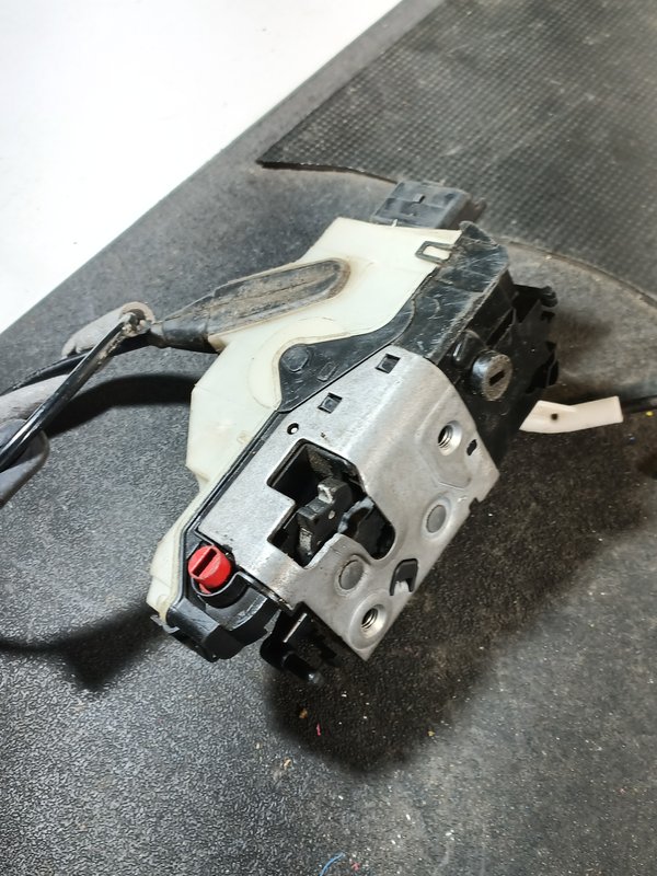 Fecho Porta PEUGEOT 208 I TRAZ ESQUERDO 40737192