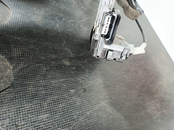 Fecho Porta CITROEN C5 III TRAZ ESQUERDO PSA732154
