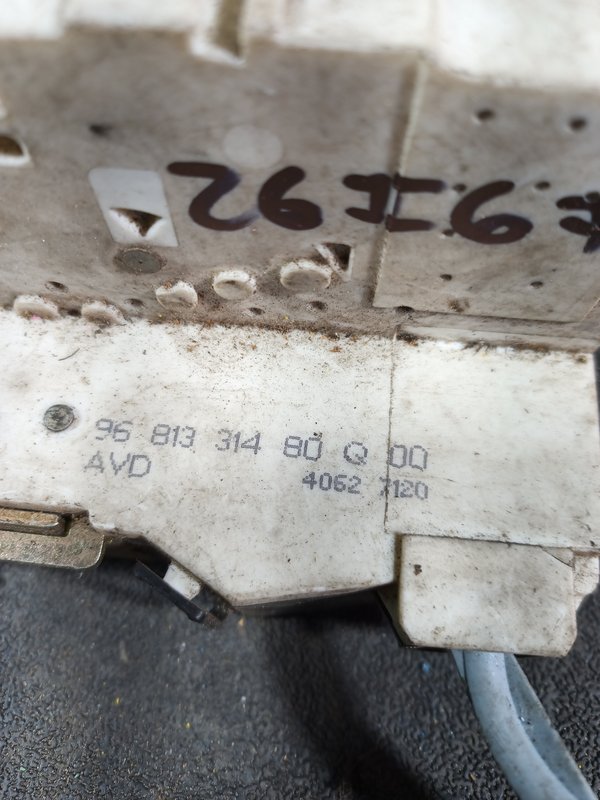 Fecho Porta CITROEN C4 I FRENTE DIREITA 9681331480Q