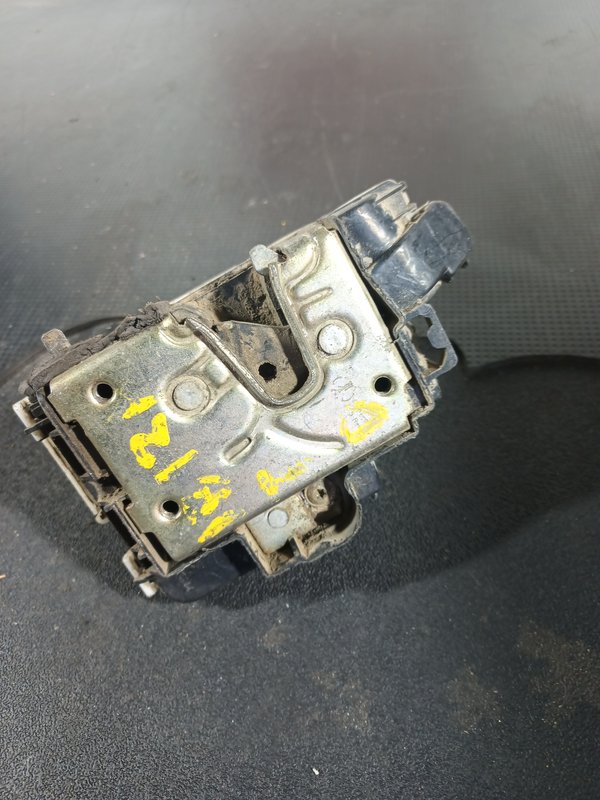 Fecho Porta VW GOLF III TRASEIRA DIREITA 1H4862154A