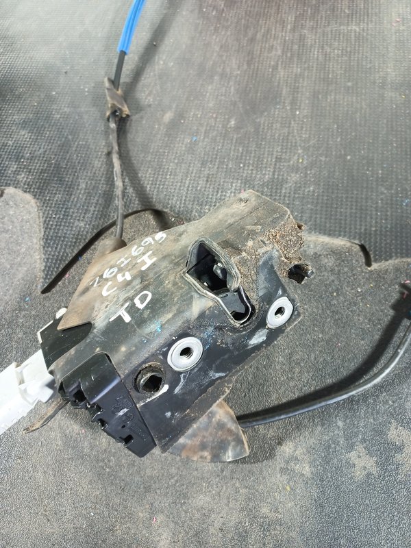 Fecho Porta CITROEN C4 I TRAZ DIREITA 9686733780