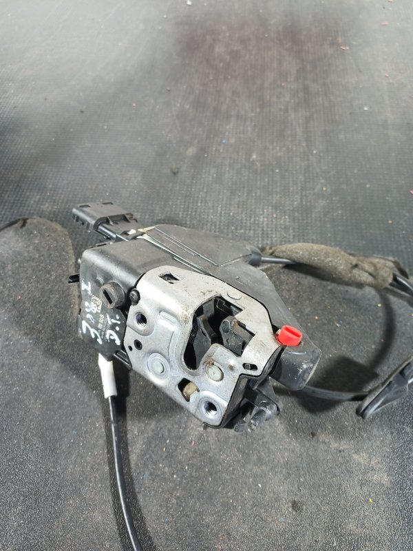 Fecho Porta PEUGEOT 308 I TRAZ DIREITA PSA732105