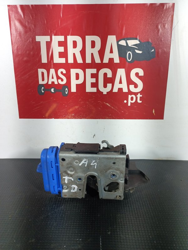 Fecho Porta AUDI A4 TRASEIRA DIREITA 8D0839016A
