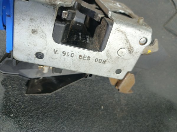 Fecho Porta AUDI A4 TRASEIRA DIREITA 8D0839016A