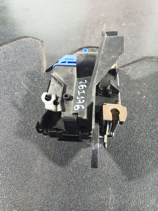 Fecho Porta AUDI A4 TRASEIRA DIREITA 8D0839016A