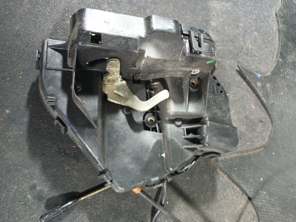 Fecho Porta MERCEDES CLASSE C TRAZ ESQ 203730013506