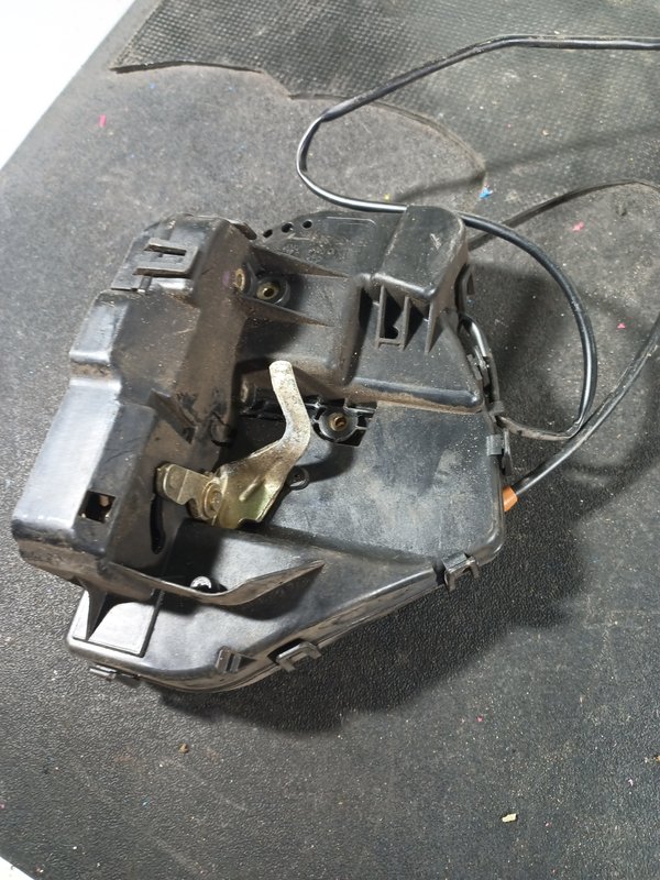 Fecho Porta MERCEDES CLASSE C TRAZ ESQ 2037300135
