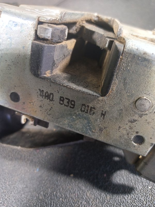 Fecho Porta AUDI A4 TRASEIRA DIREITA 4A0839016H