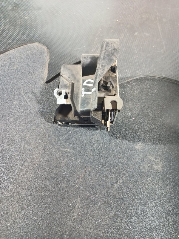 Fecho Porta AUDI A4 TRASEIRA DIREITA 4A0839016H