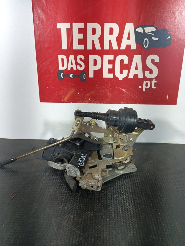 Fecho Porta MERCEDES CLASSE C FRENTE DIR A2027201235