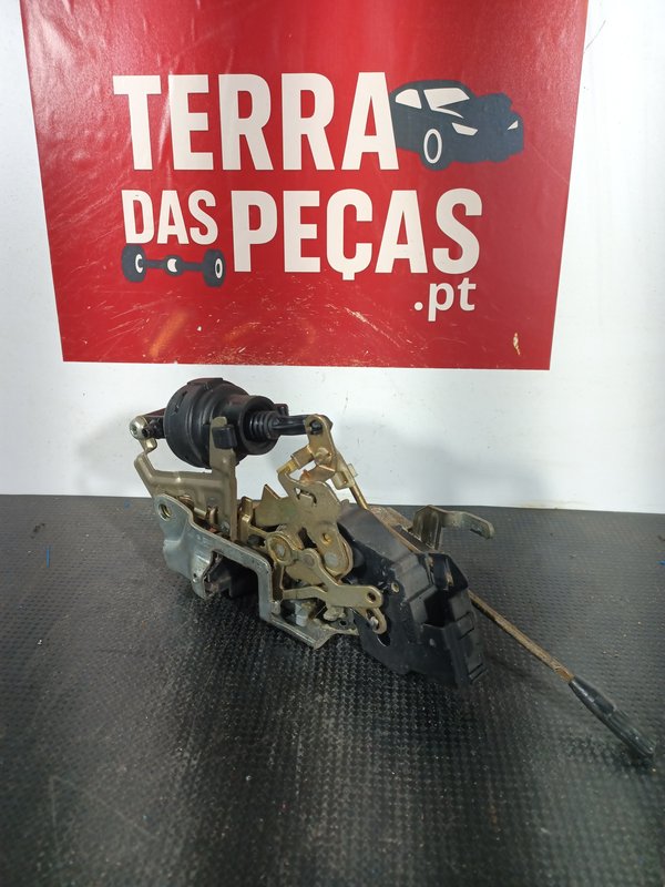 Fecho Porta MERCEDES CLASSE C FRENTE DIR 2028200409