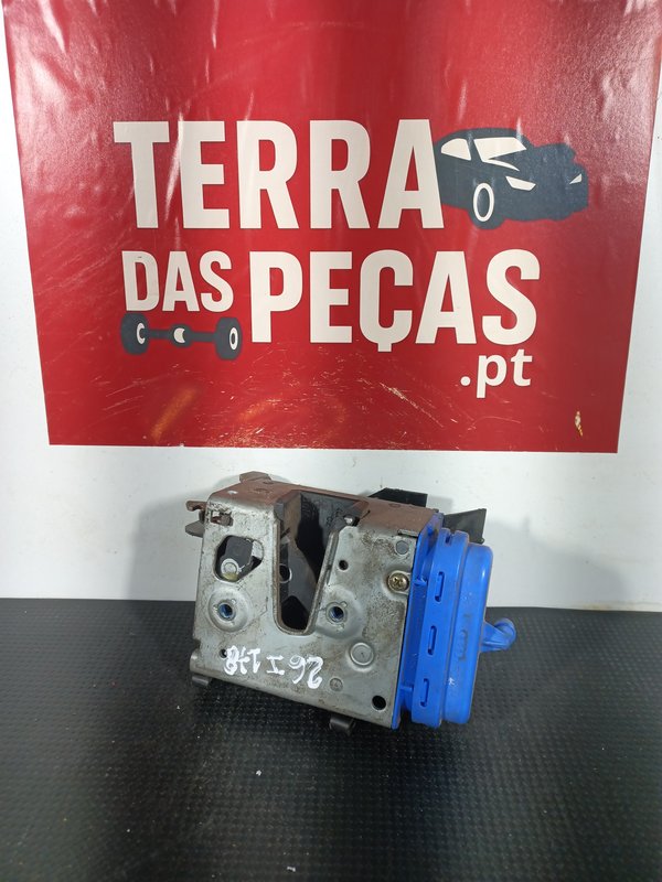 Fecho Porta AUDI A3 TRAZ DIREITA 4A0839016D