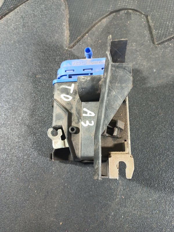 Fecho Porta AUDI A3 TRAZ DIREITA 4A0839016D
