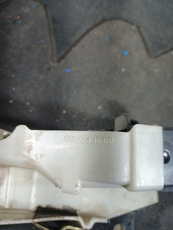Fecho Porta MERCEDES CLASSE C FRENTE DIR 2027231408