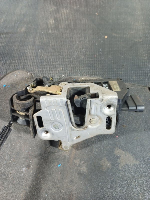 Fecho Porta MERCEDES CLASSE ML FRENTE ESQ 1637202535