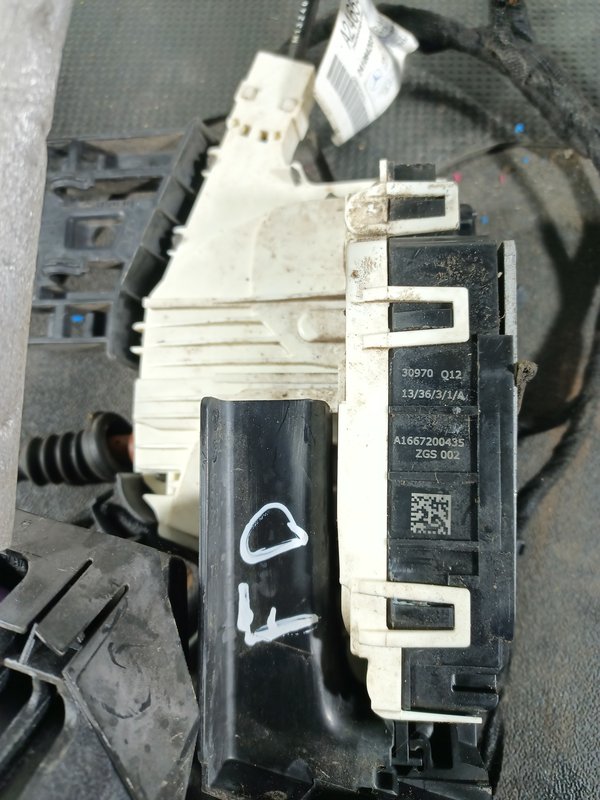Fecho Porta MERCEDES CLASSE ML/A F.DIR A1667200435