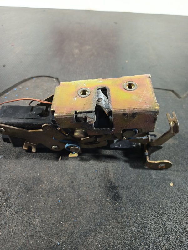 Fecho Porta SMART FORTWO FRENTE ESQ 23277802