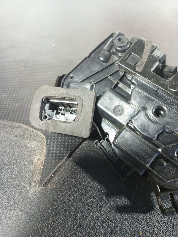 Fecho Porta VW POLO V TRAZ DIREITA 5K4839016F